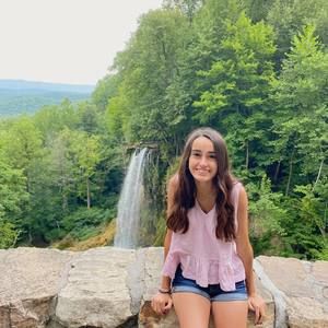 Meet your Posher, Alexis